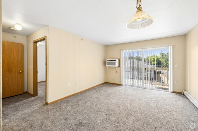 1BR, 1BA - 655SF - Living Room