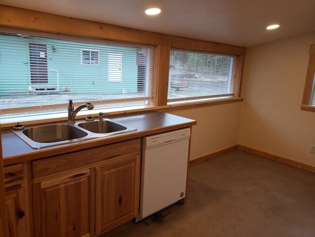 Photo - 2BDR/1BA Single-level Newly remodeled hous...