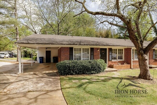 Building Photo - 2021 S Lumpkin St