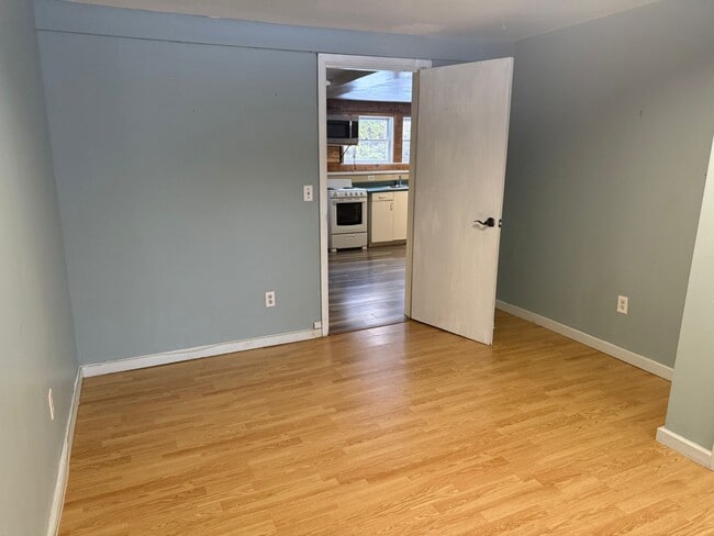 Photo - 100 Green Lake Cres Unit Spacious Bright Basement