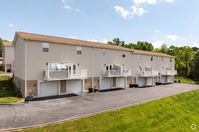 Photo - Colonial Apartment Complex