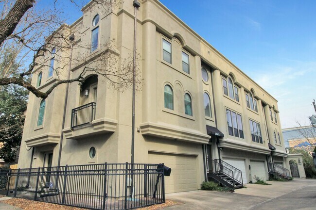 Building Photo - 2414 Dorrington St Unit B Rental