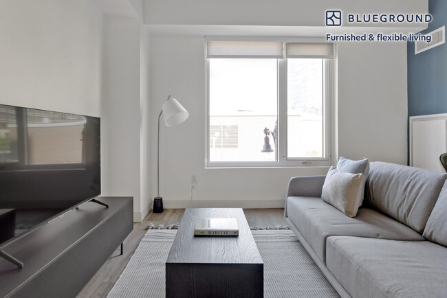 Building Photo - 1350 Boylston St Rental
