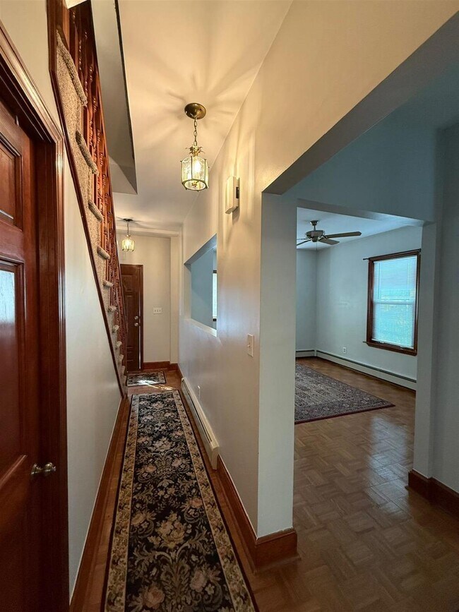 Photo - 25 Putnam St