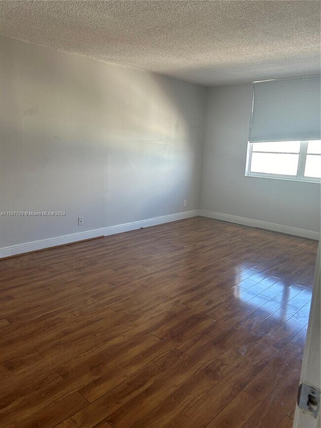 Photo - 6770 Indian Creek Dr Unit 14P