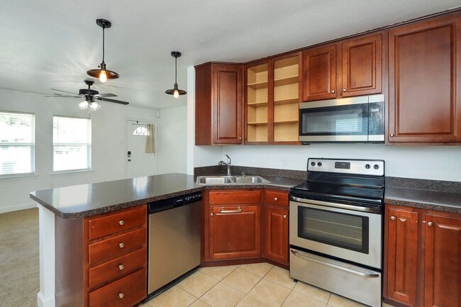 Photo - 1914 Somerville Dr