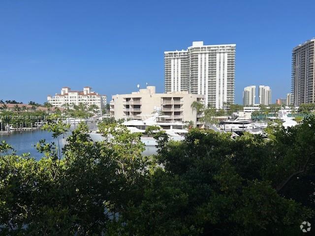 Building Photo - 19999 E Country Club Dr Unit 1406 Rental