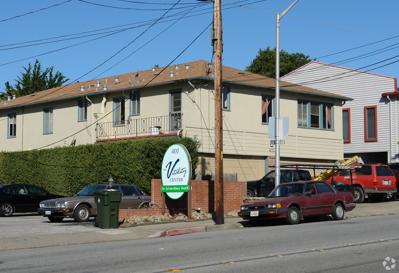 Photo - 411 N San Mateo Dr Apartments
