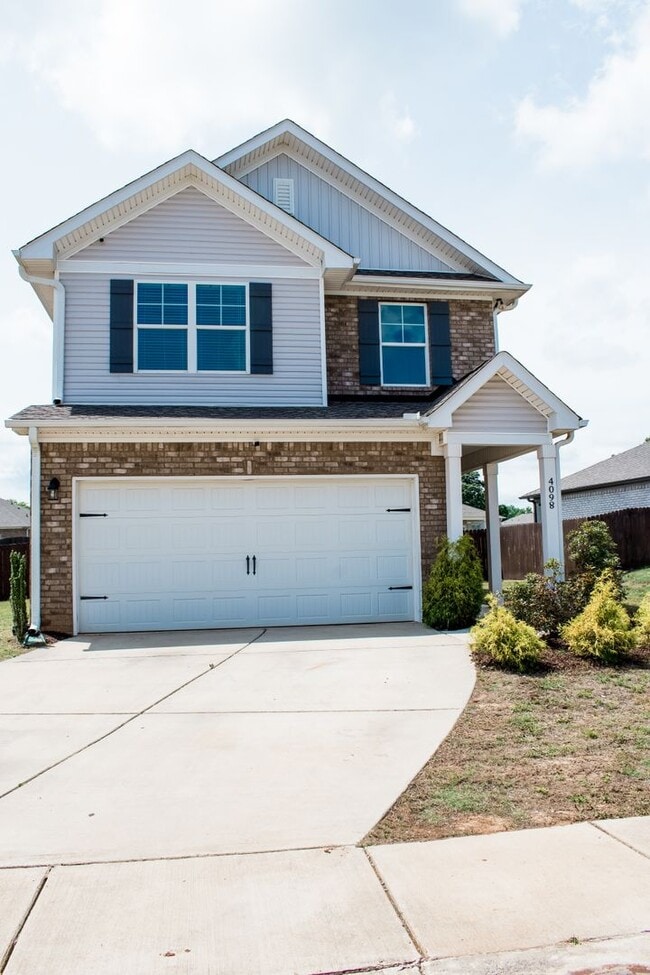 Spacious 3-Bedroom Home with Loft – Minute... - Spacious 3-Bedroom Home with Loft – Minute...