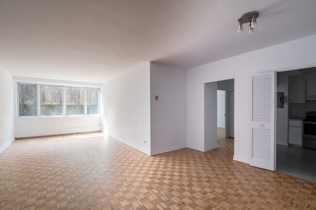 Photo - 900 Av. Rockland Unit 309