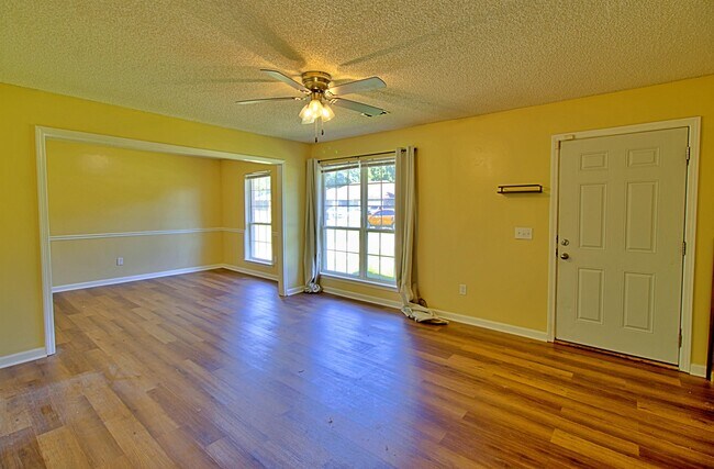 Photo - 205 Tempest Ln