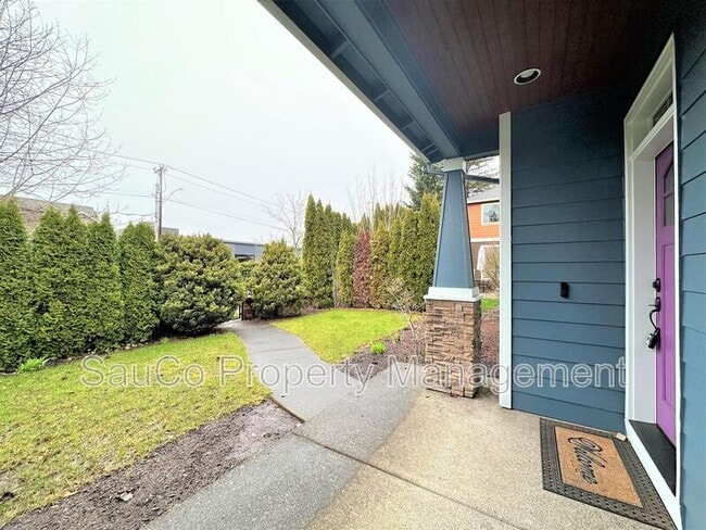 Photo - 727 NE 65th Ct