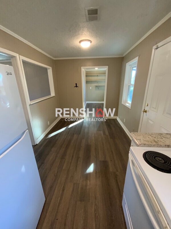 Photo - 1833 Ayers St