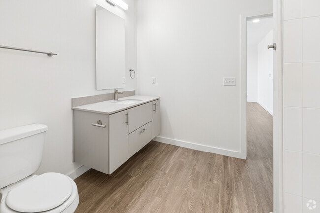 1E - 1BR, 1BA - 708SF - Bathroom