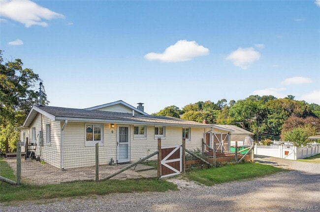 Building Photo - 9 Wickes Ln