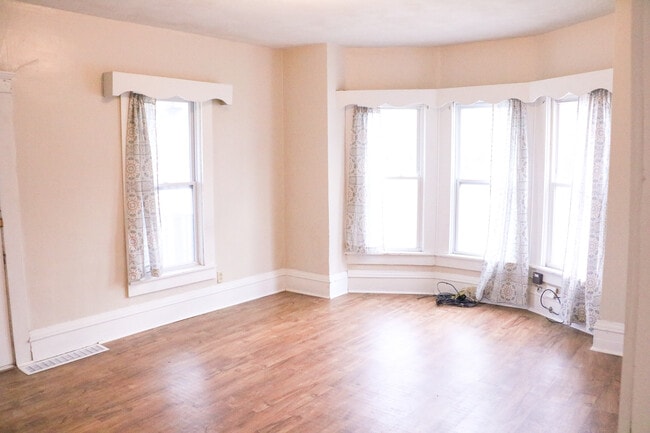 Photo - 1421 Main St