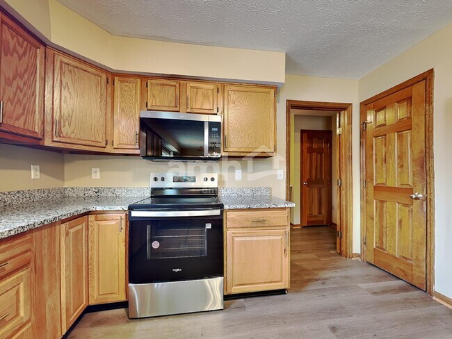 3075 Foxhound Dr