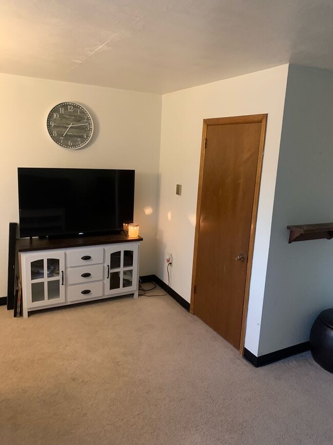 Photo - LINCOLN LANE 122/124 Unit 124