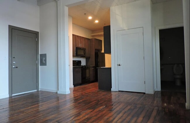 Front Door & Kitchen - 69 King St