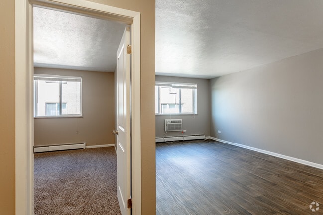 1BD, 1BA - 648 SF - Asbury Plaza