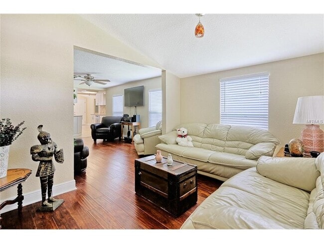 1235 Lakeview Rd
