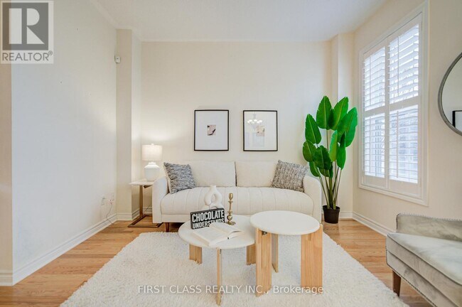 Photo - 10501 Woodbine Ave