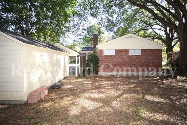 Photo - 555 Herzl St