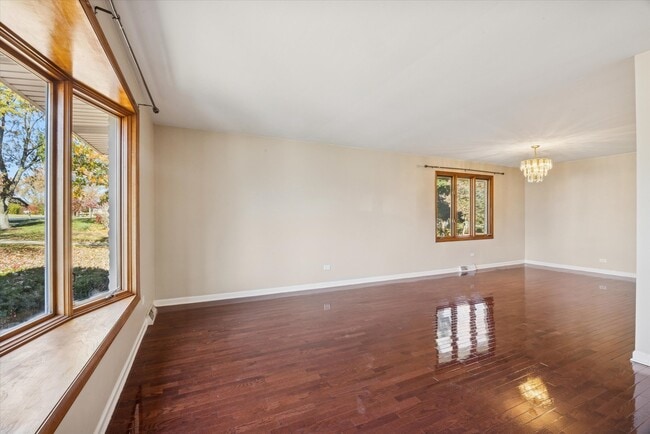 Photo - 9S525 Allison Ct House