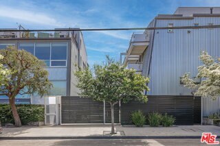 Building Photo - 615 Hampton Dr