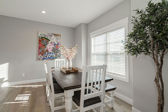 Photo - Fully Furnished Townhome – Utilities & WiF...