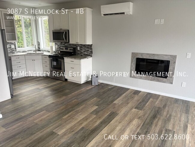Photo - 3087 S Hemlock St Unit #B