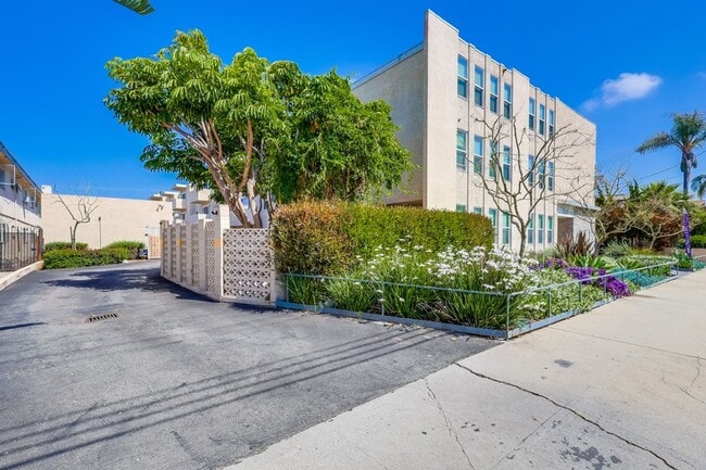 Photo - 537 E Hyde Park Blvd Unit 212