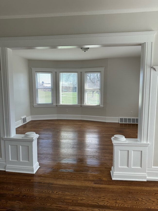 Building Photo - 2404 Baldwin St Unit 2400