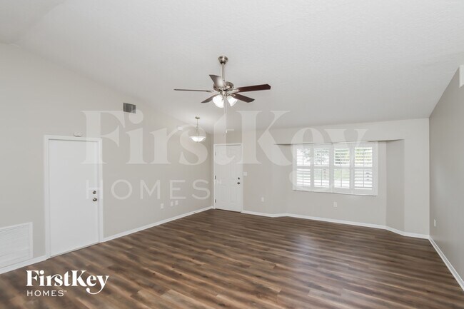 Photo - 1309 Buffing Cir SE
