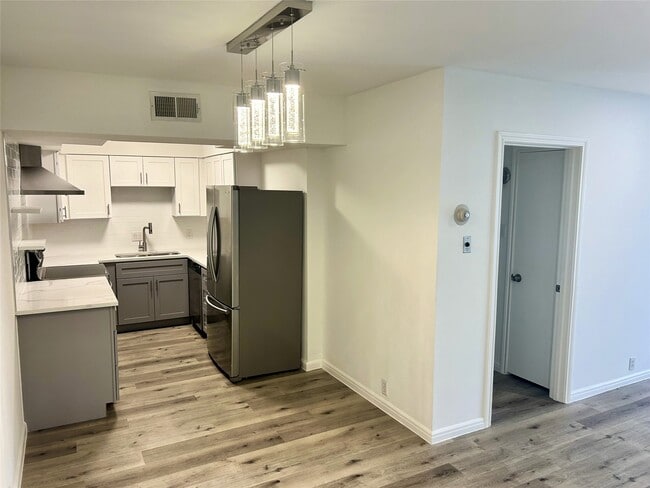 Photo - 2601 Bellefontaine Unit A207