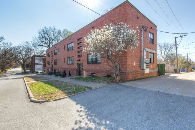 Photo - 1524 E 17th St Unidad 1524