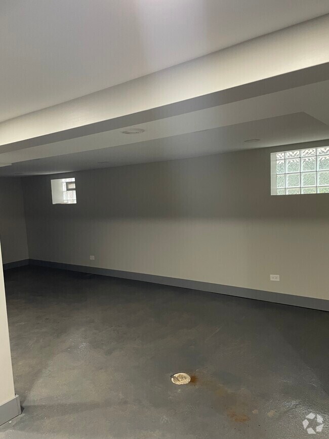Building Photo - 7727 S Saint Lawrence Ave Unit Greg Rental