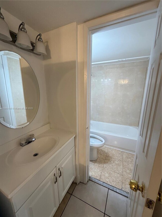 Photo - 8820 Fontainebleau Blvd Unidad 403