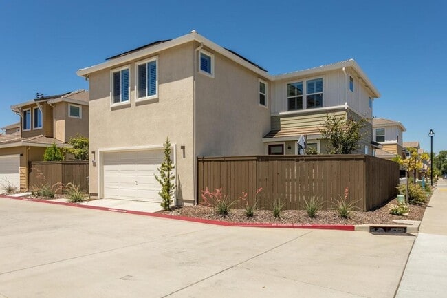 Photo - 3–4 Bedroom Solar Home in Rocklin – Office + Loft | Available Now