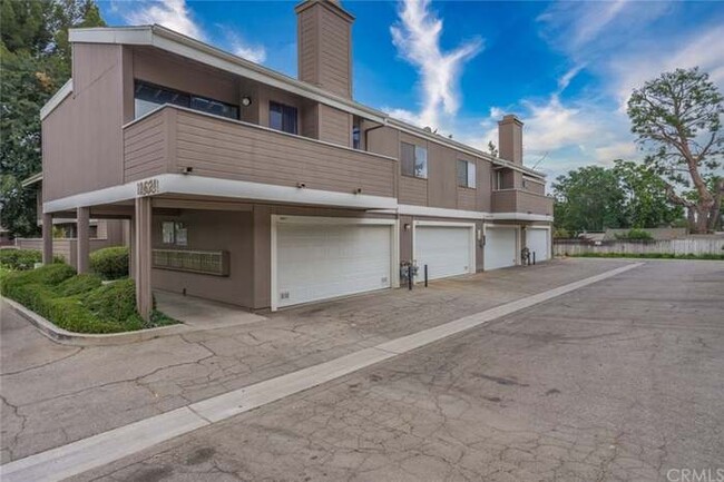 Two-story condominium - 12621 Ralston Ave Unidad #2 Rental