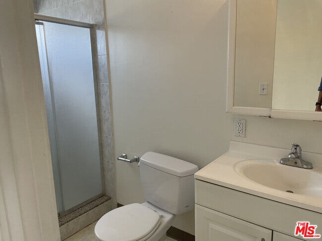 Photo - 1150 N Commonwealth Ave Unidad #6