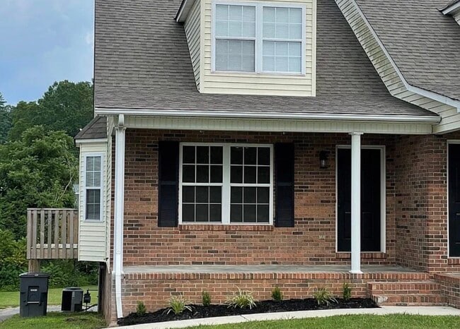 Photo - 928 Nottingham Dr