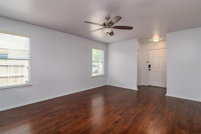 Photo - 608 Colonial Park Blvd