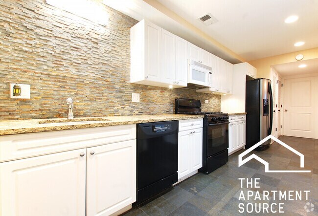 Building Photo - 1352 N La Salle Dr Unit GDN Rental