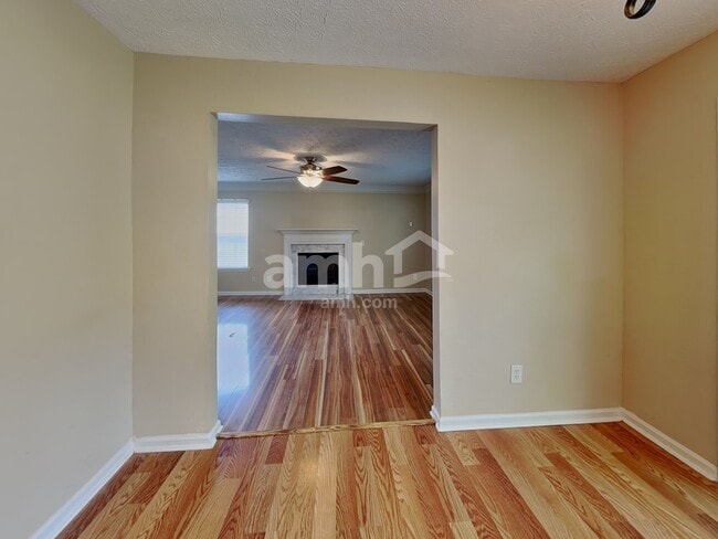 Photo - 329 Westminster Dr