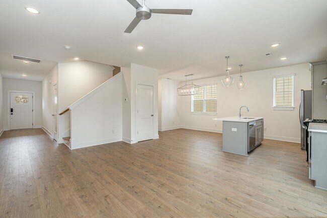 725 Caraway Ln