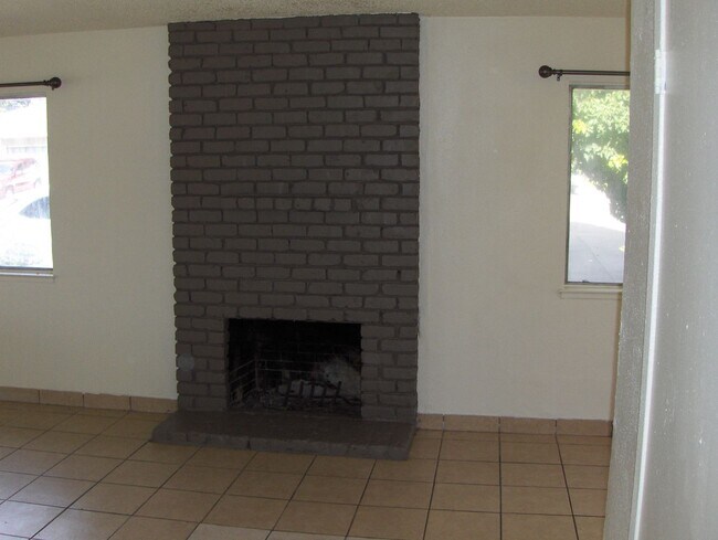 702 E Yorkshire Dr Unit 1
