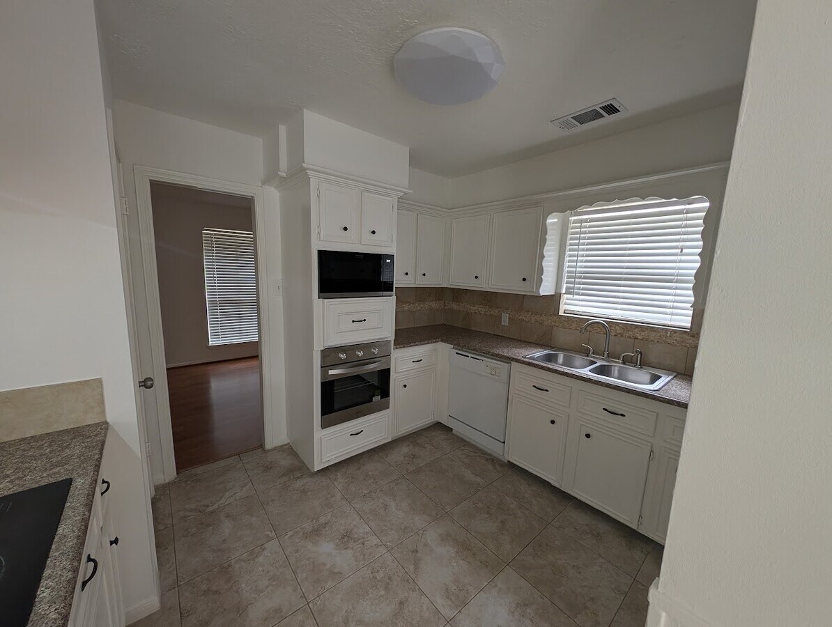 Photo - 14106 Locke Ln