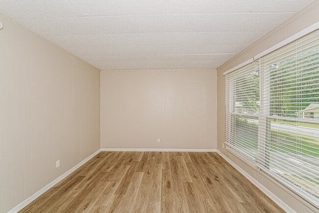 Photo - 1701 6th St NW