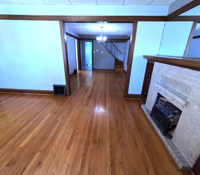 Photo - Exceptional single-family near UIC-DePaul University -North Park University